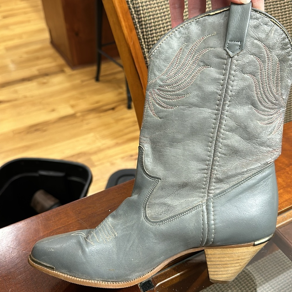 Vintage grey leather phoenix embroidered stitched cowgirl boots with wooden heel - Picture 10 of 12